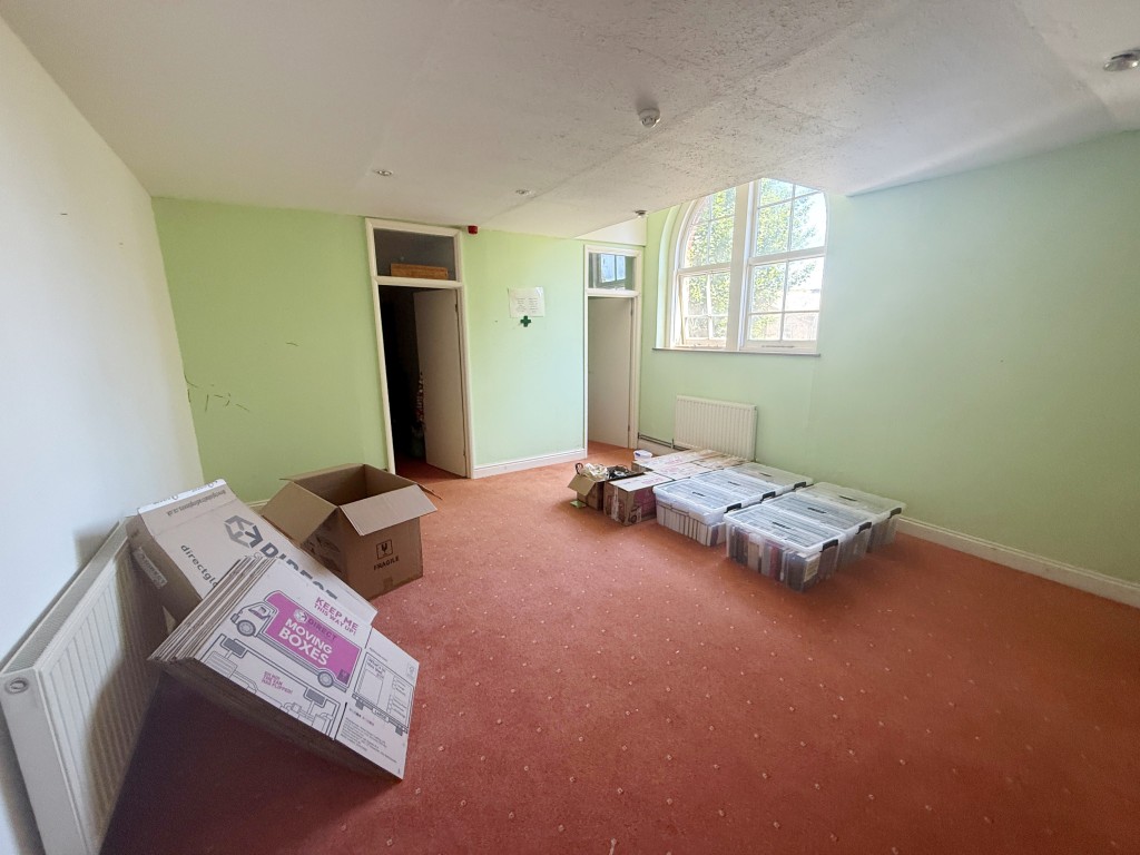 Lot: 59 - FORMER BAPTIST CHURCH WITH POTENTIAL - General store/office room